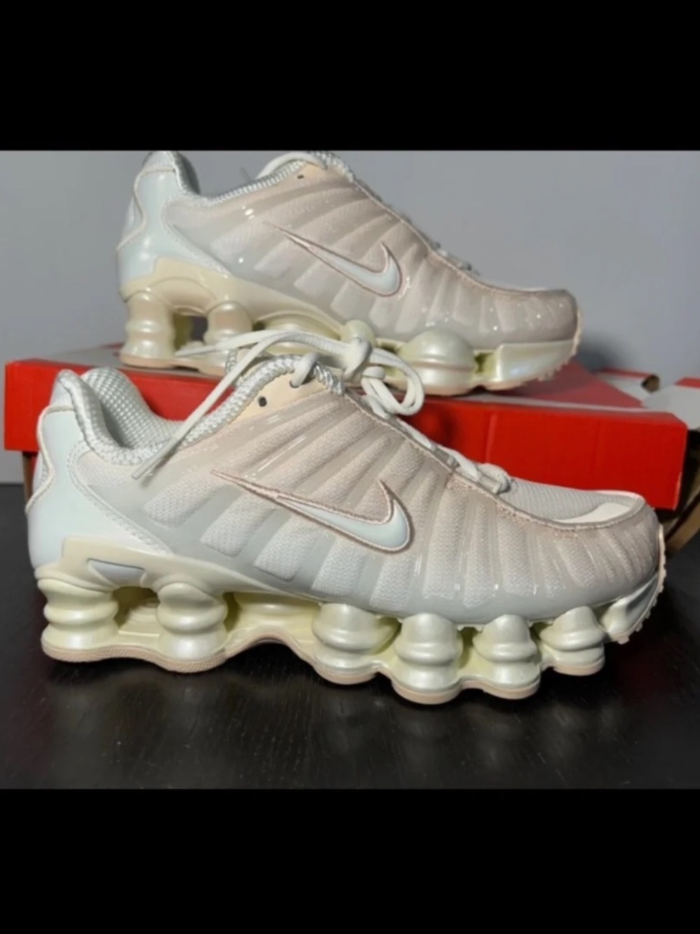 Nike Shox TL Shoes Sneakers Pearl White/Particle Pink/Soft Pearl Womans Size 6